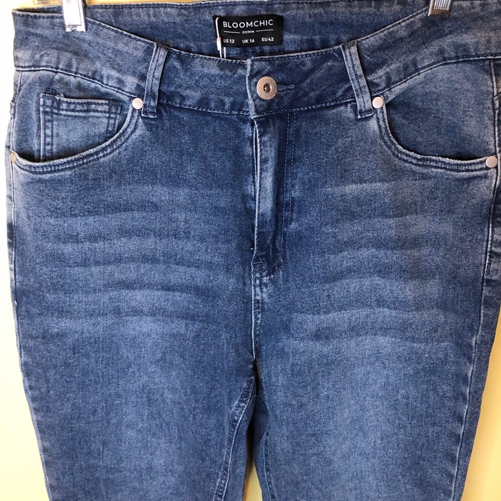 BloomChic light wash, boot cut, raw hem. Size 12 with tag - Picture 4 of 11